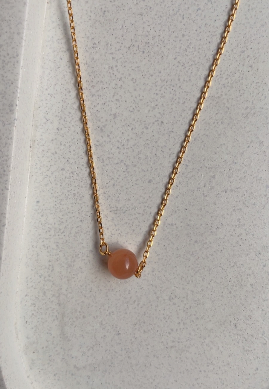 Carnelian stone pendant | stone of confidence