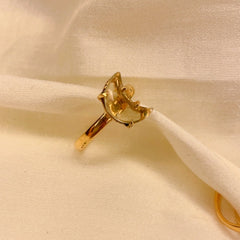 Crescent lemon quartz ring