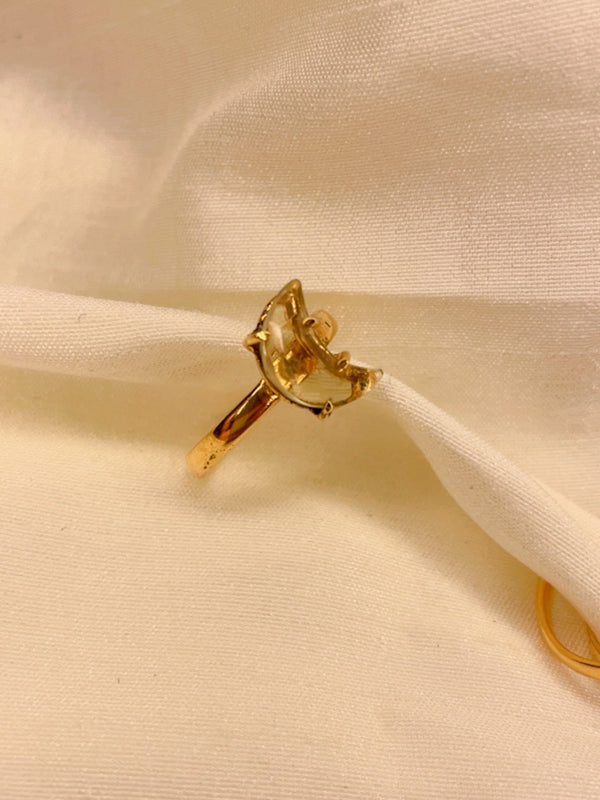 Crescent lemon quartz ring