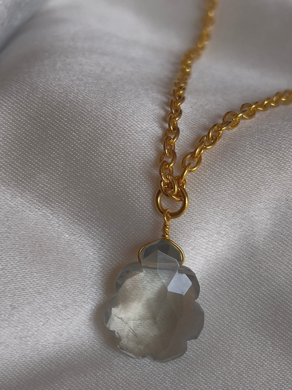 Leaf- Rose quartz pendant in double layered.this crystal stone attract self love,love attraction