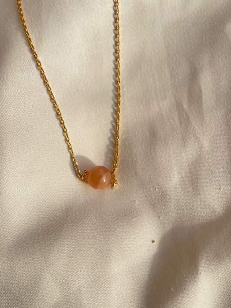 Carnelian stone pendant | stone of confidence 