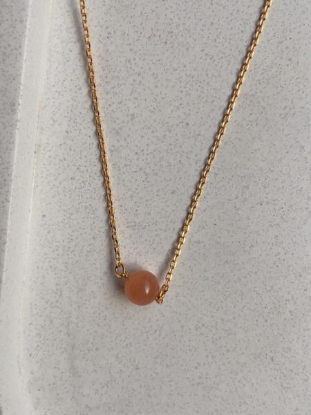 Carnelian stone pendant | stone of confidence 