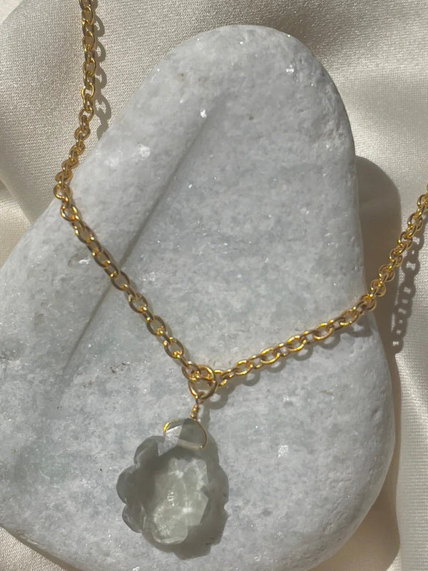 Leaf- Rose quartz pendant in double layered.this crystal stone attract self love,love attraction