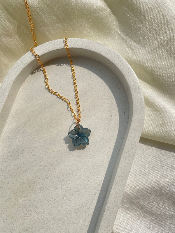 flower-labradorite pendant