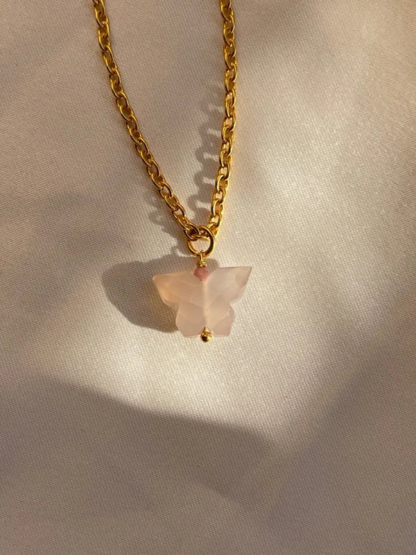 rose quartz stone pendant in 18ct gold for every women healing emotionally